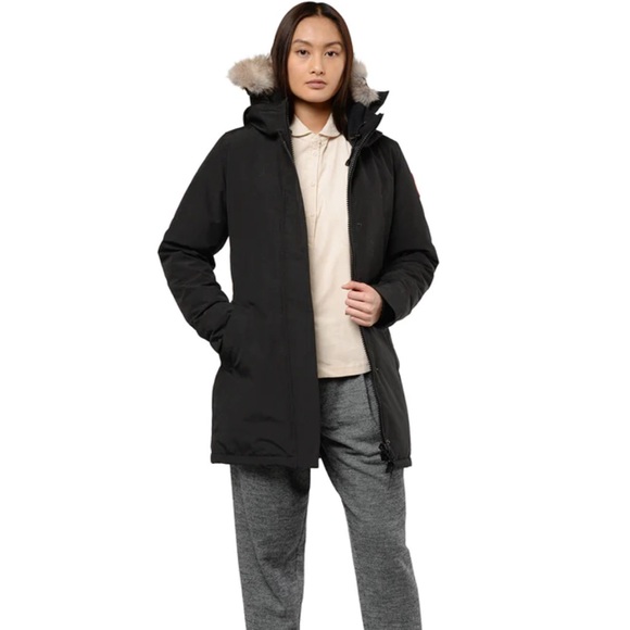 I’m selling my Canada Goose Victoria Park. It’s in perfect condition. - Picture 3 of 3